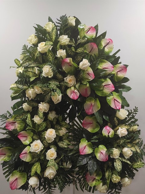 Corona con Anthurium y Rosas 