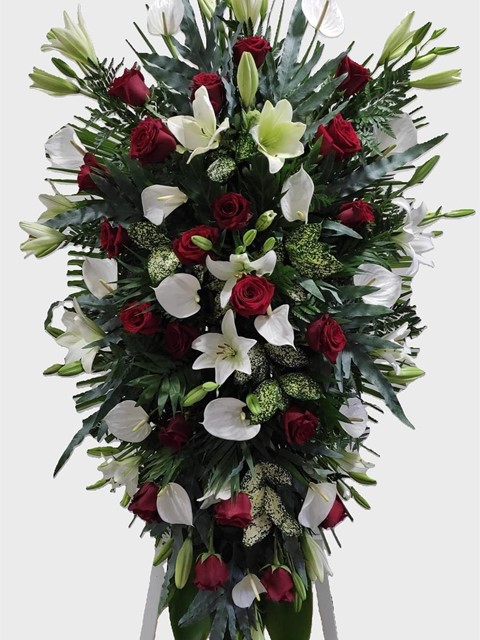 Lágrima con anturium y rosas